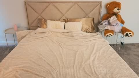 Danielle online show from April 7, 2026, 1:00 pm