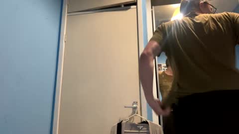 Snapshot of icums4u chatting on January 6, 2025, 3:08 pm icums4u online show from January 6, 2025, 3:08 pm