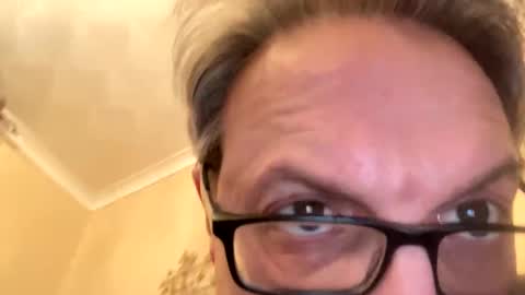 Snapshot of icums4u chatting on January 27, 2025, 4:33 pm icums4u online show from January 27, 2025, 4:33 pm