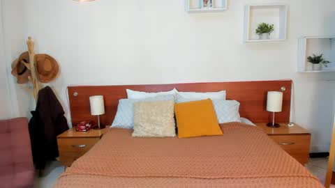 Icy online show from October 1, 2025, 10:21 am