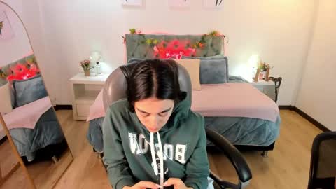 Snapshot of icysweetcam chatting on May 16, 2026, 11:31 am Icy online show from May 16, 2026, 11:31 am