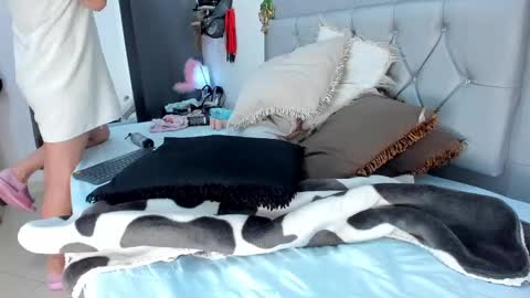 Snapshot of idaly_lovepussy chatting on December 28, 2024, 1:08 am idaly    online show from December 28, 2024, 1:08 am