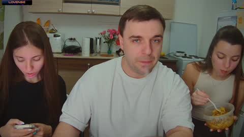 Julia and Mira online show from February 2, 2025, 2:45 pm