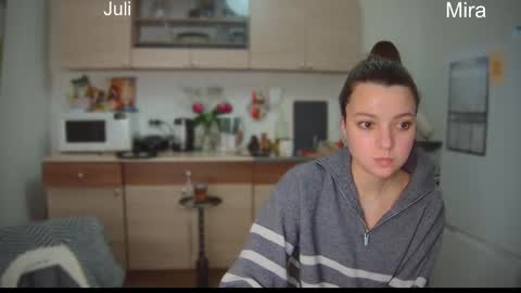 Julia and Mira online show from February 9, 2025, 4:40 pm