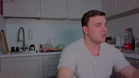 Julia and Mira online show from December 18, 2025, 11:55 pm