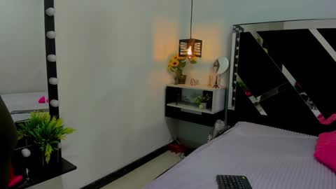 Isabella online show from September 24, 2025, 1:14 pm