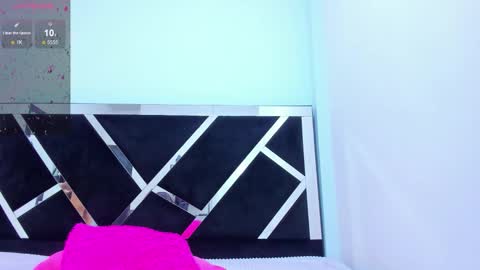 Isabella online show from December 15, 2025, 1:04 pm