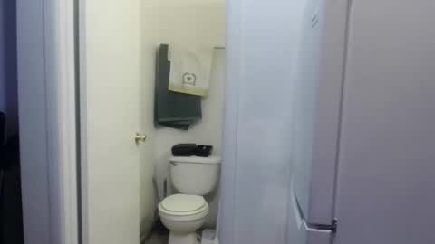 Snapshot of ikebbcdaddy chatting on December 13, 2024, 5:54 pm IkebbcDaddy online show from December 13, 2024, 5:54 pm