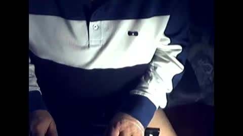 ikissuuuu online show from December 4, 2025, 4:16 pm