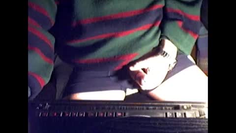 ikissuuuu online show from March 30, 2026, 3:02 pm