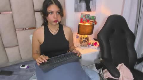 Snapshot of iliy_ chatting on December 29, 2024, 11:29 pm ILY   online show from December 29, 2024, 11:29 pm