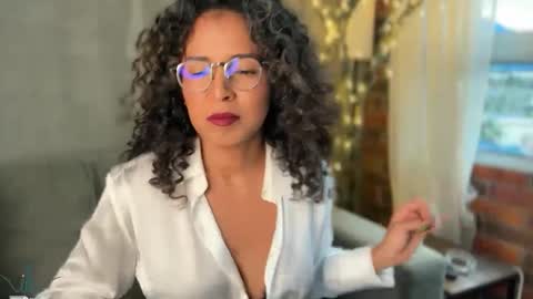 Snapshot of illaroom chatting on December 23, 2024, 10:23 pm Kloe online show from December 23, 2024, 10:23 pm