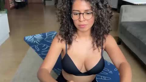 Snapshot of illaroom chatting on January 28, 2025, 10:12 pm Kloe online show from January 28, 2025, 10:12 pm