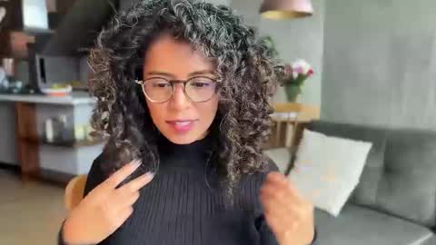 Snapshot of illaroom chatting on February 19, 2025, 7:27 pm Kloe online show from February 19, 2025, 7:27 pm