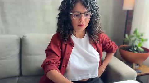 Snapshot of illaroom chatting on September 30, 2025, 8:03 pm Kloe online show from September 30, 2025, 8:03 pm