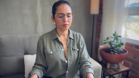 Snapshot of illaroom chatting on October 14, 2025, 7:58 pm Kloe online show from October 14, 2025, 7:58 pm