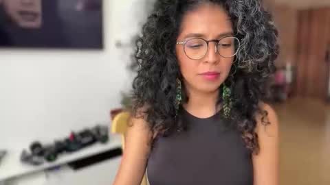 Kloe online show from February 9, 2026, 7:18 pm