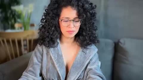 Kloe online show from April 20, 2026, 10:11 pm