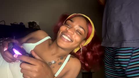 Snapshot of illoqu3nt chatting on January 22, 2025, 4:44 am Dre online show from January 22, 2025, 4:44 am