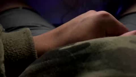 Dee online show from April 17, 2026, 4:59 am