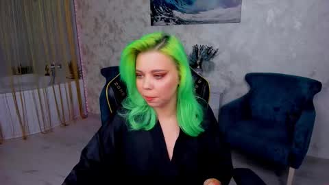 Roxy online show from September 18, 2025, 5:59 pm