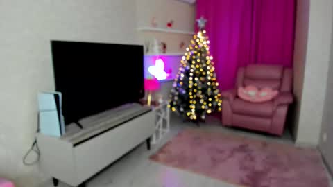 Roxy online show from December 18, 2025, 5:52 pm