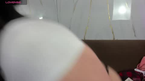 im_bunny__ online show from December 15, 2025, 1:04 pm