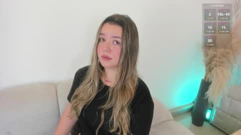 DAHLIA online show from April 8, 2026, 8:53 pm