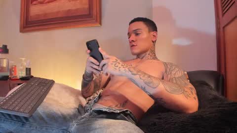 Snapshot of im_dominike chatting on February 13, 2025, 11:15 pm im_dominike online show from February 13, 2025, 11:15 pm