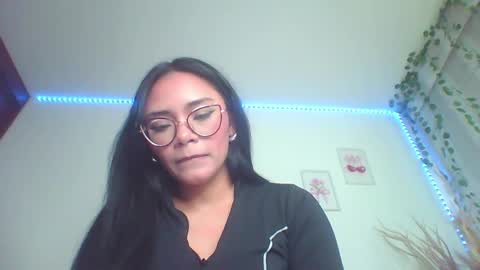 Juli online show from April 22, 2026, 7:37 pm