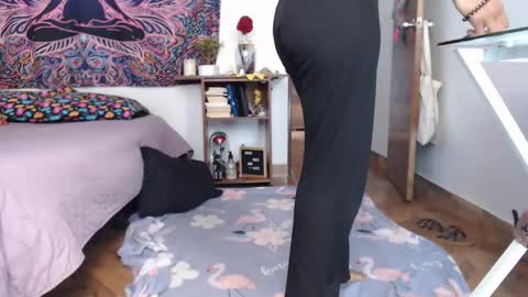 Cutie pie online show from October 21, 2025, 2:51 pm