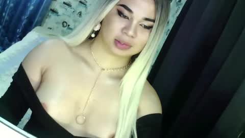 Snapshot of im_ur_sidechic8 chatting on February 16, 2025, 11:59 pm zhy online show from February 16, 2025, 11:59 pm