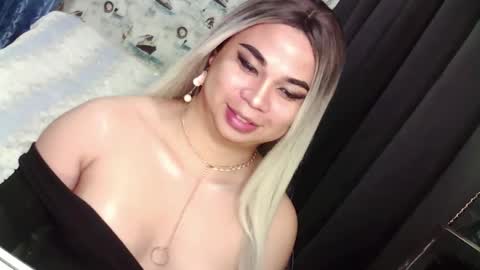 Snapshot of im_ur_sidechic8 chatting on February 18, 2025, 7:09 pm zhy online show from February 18, 2025, 7:09 pm