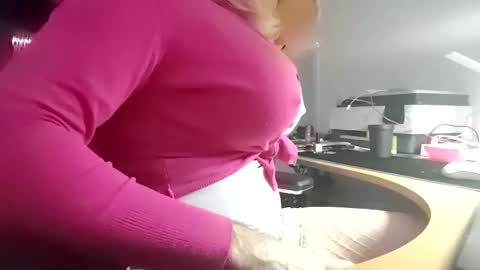 Snapshot of imangelamartin chatting on January 18, 2026, 11:30 pm ngela Sometimes online show from January 18, 2026, 11:30 pm