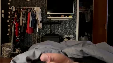 imbrokeeen online show from January 14, 2025, 7:17 am