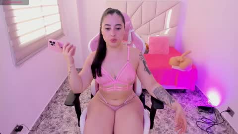  independient model online show from October 15, 2025, 12:16 pm