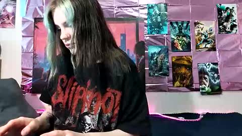 Sam and Jen online show from November 21, 2025, 9:52 am