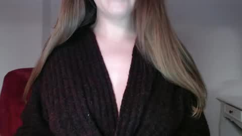 Snapshot of immouss chatting on December 3, 2024, 10:29 pm Pola online show from December 3, 2024, 10:29 pm