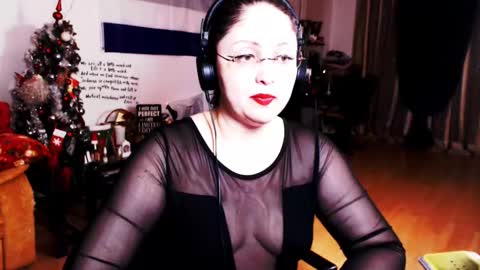 Empress online show from February 9, 2025, 10:54 pm