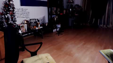 Empress online show from March 8, 2025, 6:05 pm