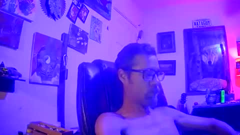 imtru online show from November 25, 2025, 3:06 am