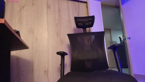 Snapshot of imyourg0d chatting on April 18, 2026, 5:44 am Daniel thumb up me please its important Im new INDEPENDENT MODEL online show from April 18, 2026, 5:44 am