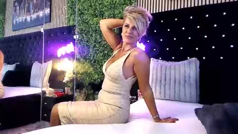 inanna_ishtar1 online show from October 12, 2025, 9:30 am