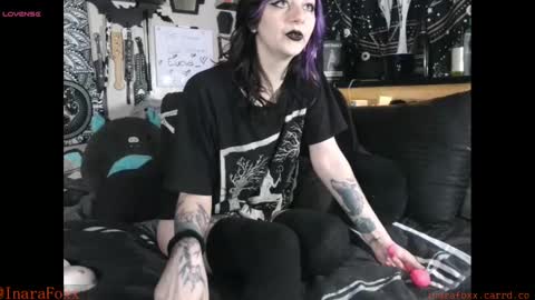 Snapshot of inarafoxxx chatting on February 20, 2025, 3:23 am Inarafoxx online show from February 20, 2025, 3:23 am