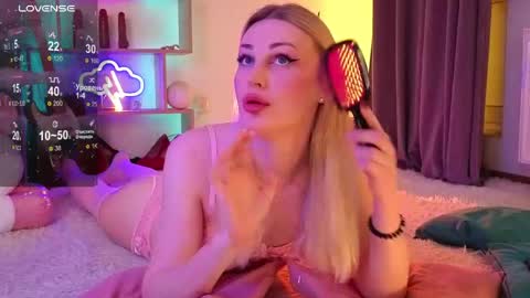 Snapshot of inchcaser chatting on April 25, 2026, 9:23 pm Dina Help me reach 100 likes online show from April 25, 2026, 9:23 pm