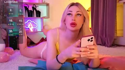 Snapshot of inchcaser chatting on April 28, 2026, 8:36 pm Dina Help me reach 100 likes online show from April 28, 2026, 8:36 pm
