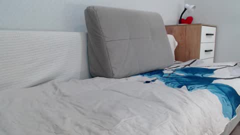 Della online show from February 20, 2025, 5:40 pm