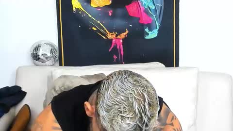 Snapshot of independent_project chatting on December 22, 2025, 8:33 am Jacobo online show from December 22, 2025, 8:33 am