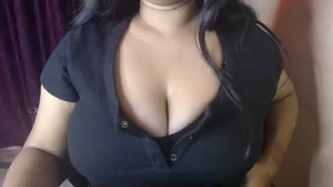 Nia online show from October 14, 2025, 11:05 pm