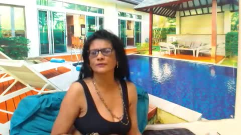 Snapshot of indianallure chatting on January 22, 2025, 2:14 pm Femiez online show from January 22, 2025, 2:14 pm